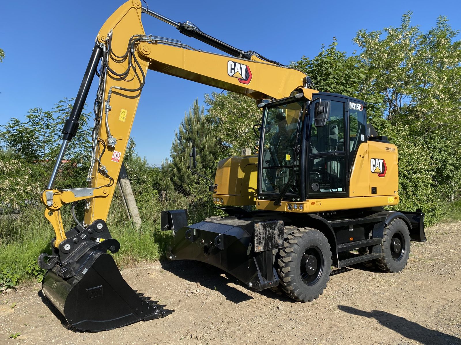 Kolové rypadlo CAT 315F z vozového parku ADS.M